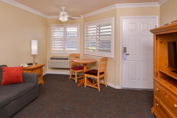 Cayucos Beach Inn image 16